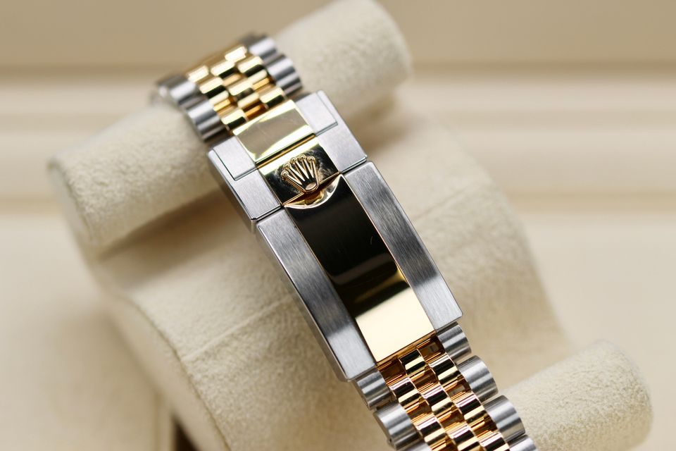 Rolex GMT Master II 126713 GRNR Image 4